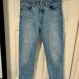Levi's Wedgie Straight Jeans size 28
